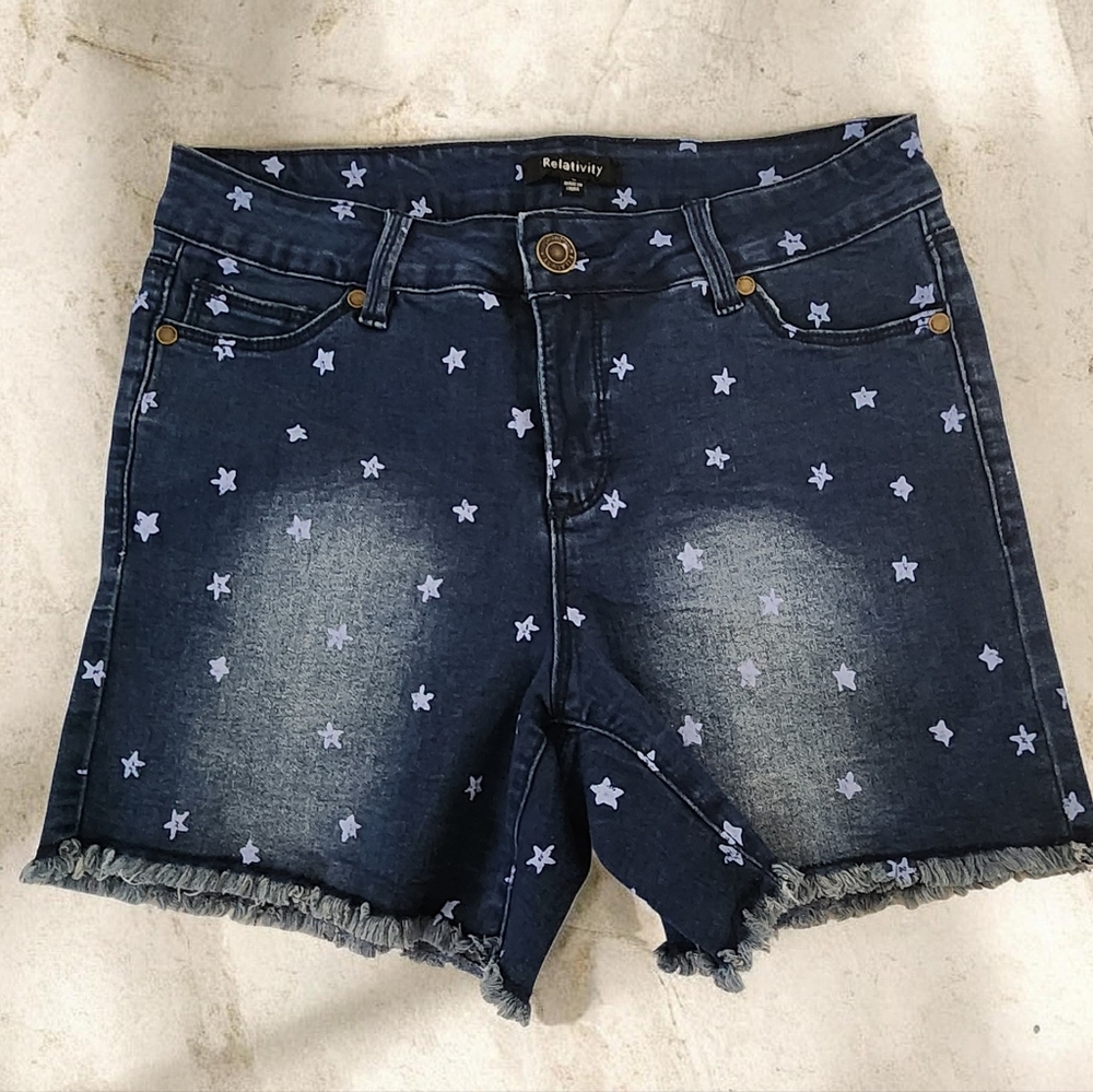 Relativity Star Print Dark Wash Denim Shorts – Raw Hem – Size 8